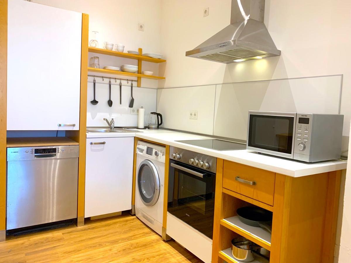 Alles Komplett - 2 Schlafzimmer, Grosse Kueche, Bad * Keulen