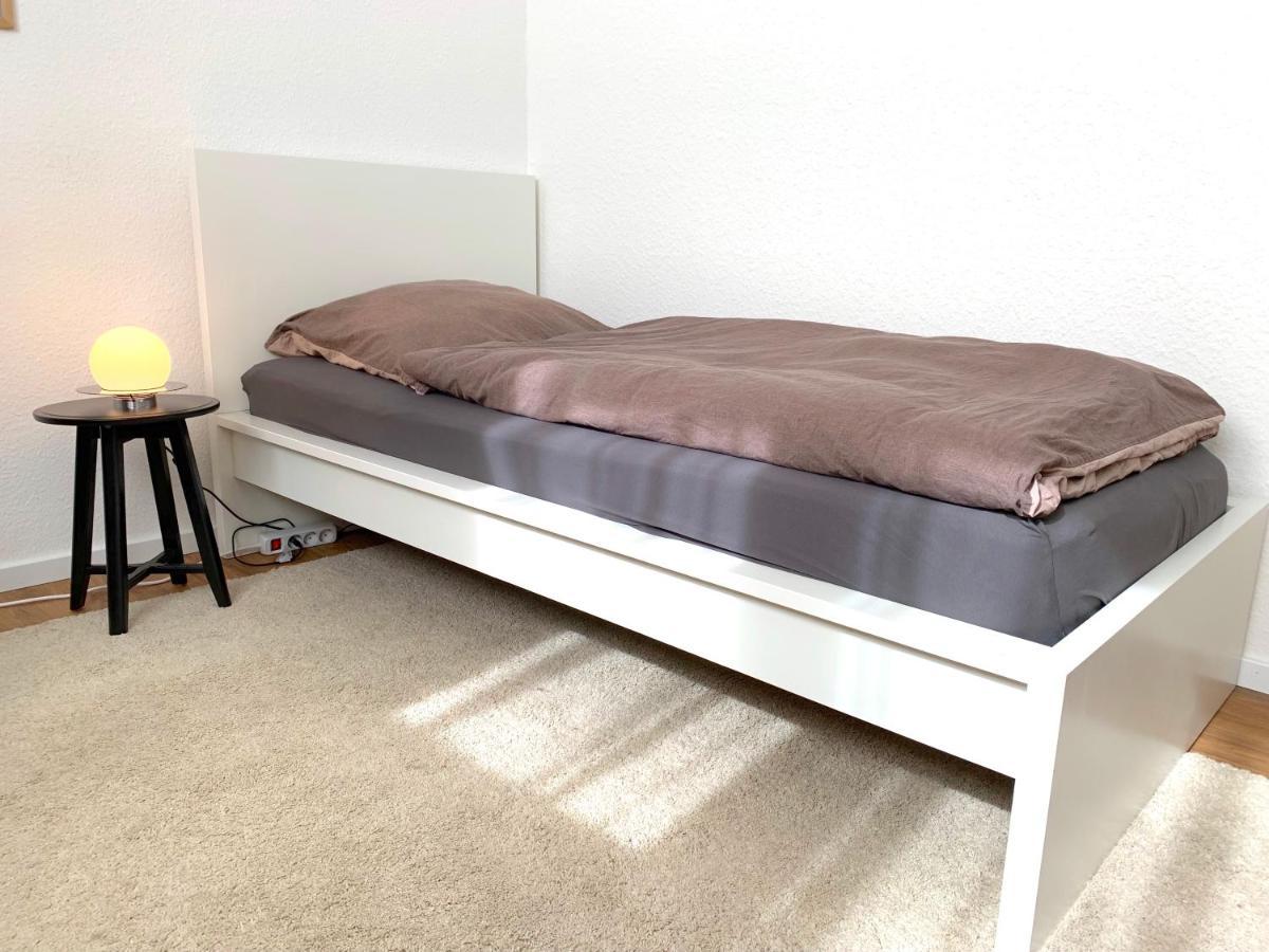 Alles Komplett - 2 Schlafzimmer, Grosse Kueche, Bad * Keulen