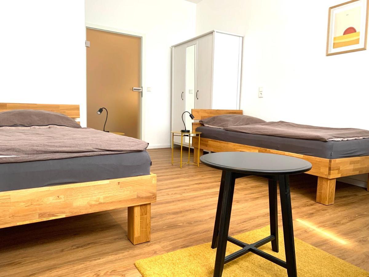 Alles Komplett - 2 Schlafzimmer, Grosse Kueche, Bad Keulen