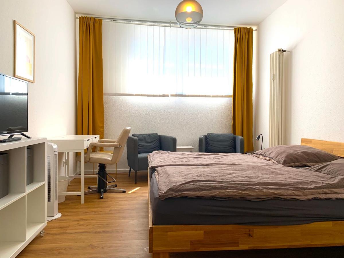 Appartement Alles Komplett - 2 Schlafzimmer, Grosse Kueche, Bad Keulen