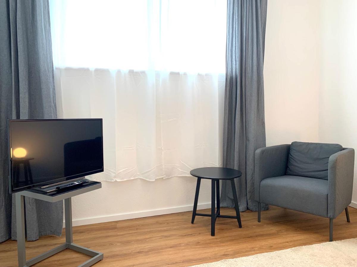 Alles Komplett - 2 Schlafzimmer, Grosse Kueche, Bad * Keulen