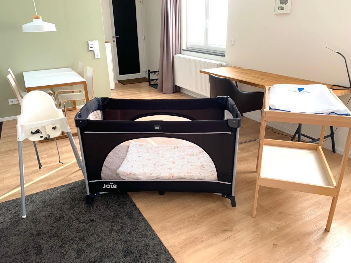 Appartement Alles Komplett - 2 Schlafzimmer, Grosse Kueche, Bad Keulen