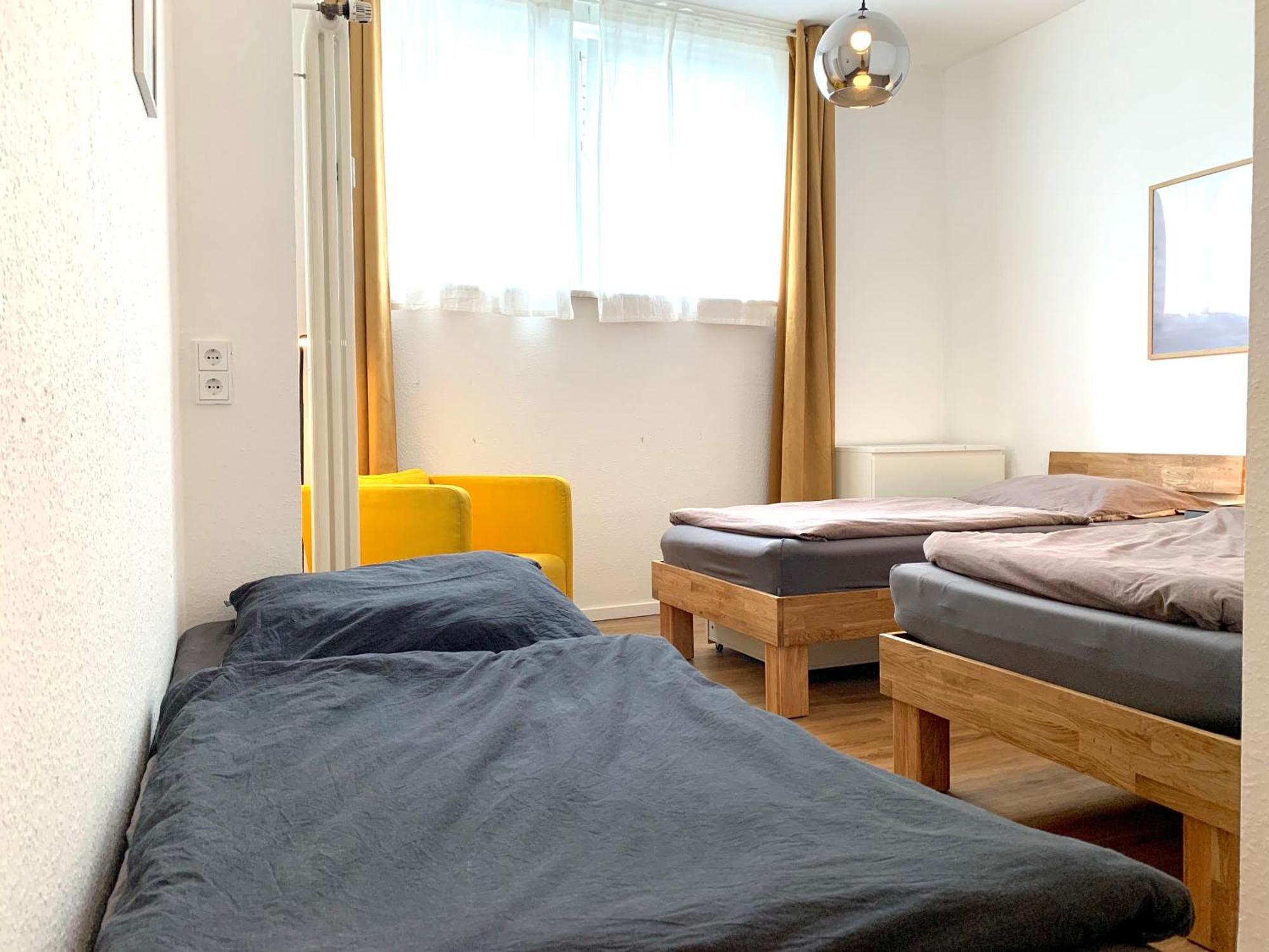 Alles Komplett - 2 Schlafzimmer, Grosse Kueche, Bad Appartement Keulen