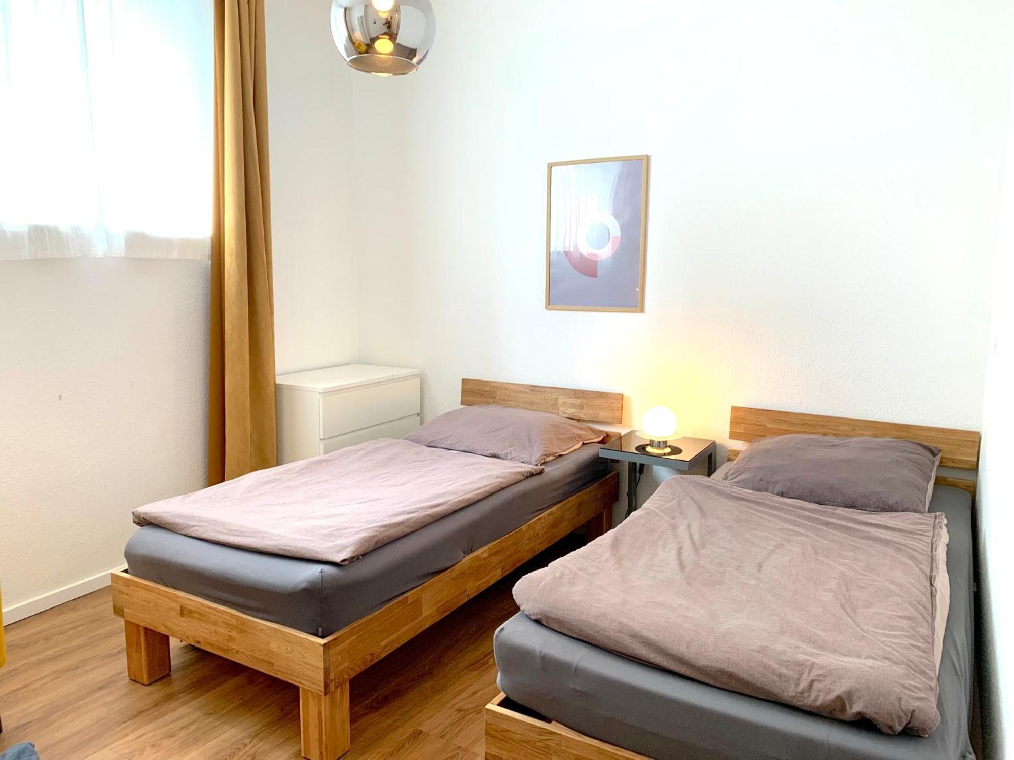 Apartment Alles Komplett - 2 Schlafzimmer, Grosse Kueche, Bad